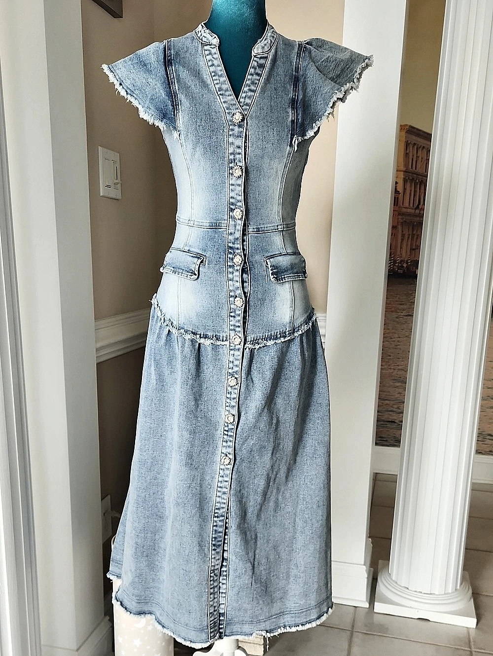 En Saison Denim Flutter Sleeve Button-Front Midi Dress in Blue Xs
